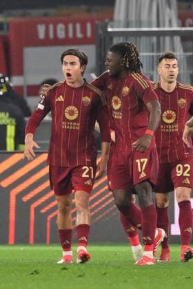 Romaâ??s Paulo Dybala celebrates after scoring the goal 1-1 during the UEFA Europa League 2024-2025 football match between AS Roma vs FC Porto at the Olympic Stadium in Rome on February 20, 2025.  Copyright: xFabrizioxCorradetti IPAxSportx xipa-agency.netx xx IPA_54333775 IPA_Agency_IPA54333775