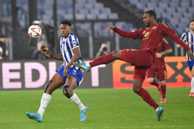 CALCIO - UEFA Europa League - AS Roma vs FC Porto Romaâ??s Evan Ndicka and Portoâ??s Samu Omorodion during the UEFA Europa League 2024-2025 football match between AS Roma vs FC Porto at the Olympic Stadium in Rome on February 20, 2025. Rome Italy  Copyright: xIPAxSport ABACAx