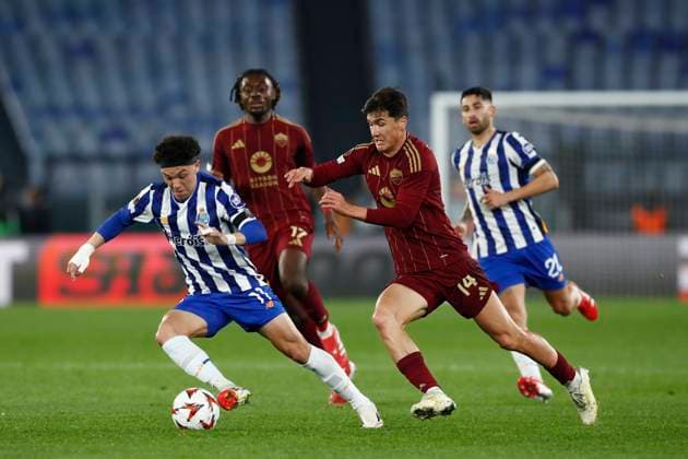 February 20, 2025, Rome, Lazio, Italy: PortoÃ¢â‚¬â ¢s Pepe and RomaÃ¢â‚¬â ¢s Eldor Shomurodov during the UEFA Europa League 2024 25 Knockout Playoff PhaseLeg 2 match between AS Roma and FC Porto at Stadio Olimpico on February 20, 2025 in Rome, Italy Rome Italy - ZUMAl131 20250220_zsp_l131_019 Copyright: xCiroxDexLucax