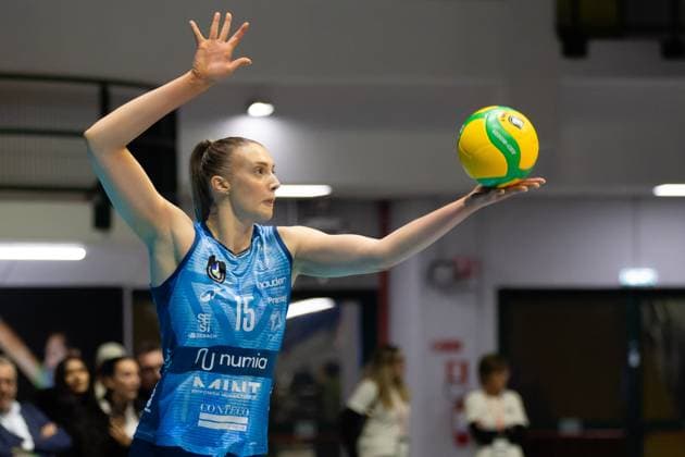 Anna Smrek (VeroVolley Milano) at service during CEV Champions League Women 2025 match between Numia Vero Volley Milano and SSC Palmberg Schwerin at Opiquad Arena, Monza, Italy on February 20, 2025& x9; during Numia Vero Volley Milano vs SSC Palmberg Schwerin, CEV Champions League Women volleyball match in Milan, Italy, February 20 2025  Copyright: xValerioxOrigo IPAxSportx xipa-agency.netx xx IPA_54335854 IPA_Agency_IPA54335854