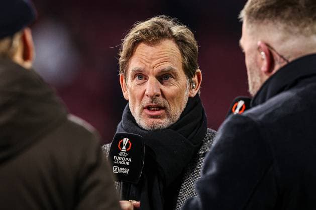 2025-02-20 AFC Ajax v R. Union Saint-Gilloise - UEFA Europa League 2024 25 League Knockout Play-off Second Leg AMSTERDAM, NETHERLANDS - FEBRUARY 20: analyst Ronald de Boer doing a pre-game segment during the UEFA Europa League 2024 25 League Knockout Play-off Second Leg match between AFC Ajax and R. Union Saint-Gilloise at Johan Cruijff Arena on February 20, 2025 in Amsterdam, Netherlands. Amsterdam Johan Cruijff Arena Netherlands Content not available for redistribution in The Netherlands directly or indirectly through any third parties. Copyright: xBenxGalx