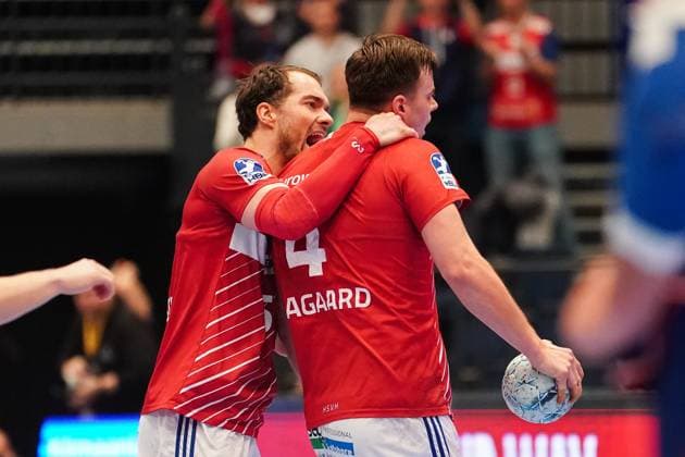 Andreas Magaard Handball Sport Verein Hamburg, 04 cheers after victory end of match, GER, Handball Sport Verein Hamburg vs SG BBM Bietigheim, Handball, Bundesliga, Matchday 20, Season 2024 2025, 20 02 2025 GER, Handball Sport Verein Hamburg vs SG BBM Bietigheim, Handball, Bundesliga, Matchday 20, Season 2024 2025, 20 02 2025 Hamburg Copyright: xEibner-Pressefoto MaxxVincenx EP_MVN