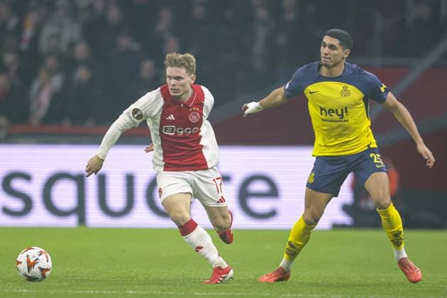 AMSTERDAM , 20-02-2025 , JohanCruijff Arena , season 2024 2025 , Europa League football , match second leg between Ajax and Union Saint Gilloise Ajax player Oliver Valaker Edvardsen and Union Saint-Gilloise player Anan Khalaili Ajax - Union Saint Gilloise  x27956674x Copyright: