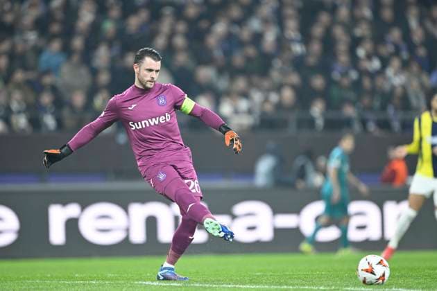 RSC Anderlecht v Fenerbahce - UEFA Europa League ANDERLECHT, BELGIUM - FEBRUARY 20 : Coosemans Colin goalkeeper of RSC Anderlecht in action during the UEFA Europa League 2024 25 knockout phase play-off match second leg between RSC Anderlecht and Fenerbahce on February 20, 2025 in Anderlecht, Belgium, 20 02 2025 Anderlecht Belgium  Copyright: xNicoxVereeckenx