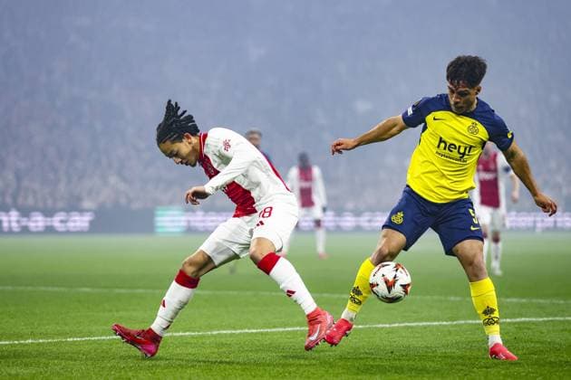 AMSTERDAM , 20-02-2025 , JohanCruijff Arena , season 2024 2025 , Europa League football , match second leg between Ajax and Union Saint Gilloise Ajax player Kian Fitz-Jim and Union Saint-Gilloise player Kevin Mac Allister Ajax - Union Saint Gilloise  x27956712x Copyright: