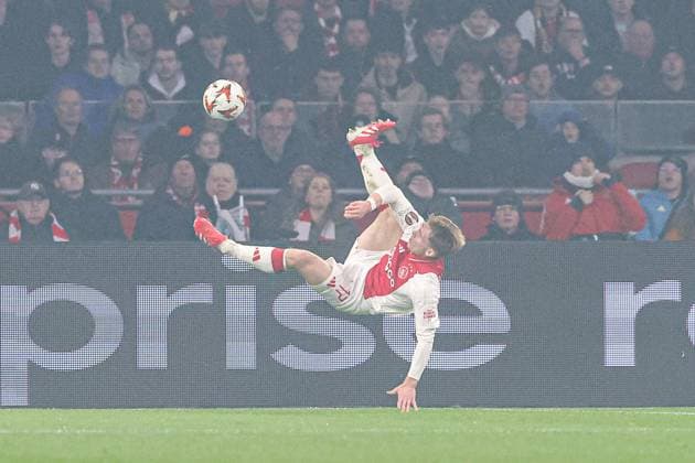 2025-02-20 AFC Ajax v R. Union Saint-Gilloise - UEFA Europa League 2024 25 League Knockout Play-off Second Leg AMSTERDAM, NETHERLANDS - FEBRUARY 20: Oliver Valaker Edvardsen of AFC Ajax tries a bicycle kick during the UEFA Europa League 2024 25 League Knockout Play-off Second Leg match between AFC Ajax and R. Union Saint-Gilloise at Johan Cruijff Arena on February 20, 2025 in Amsterdam, Netherlands. Amsterdam Johan Cruijff Arena Netherlands Content not available for redistribution in The Netherlands directly or indirectly through any third parties. Copyright: xBenxGalx