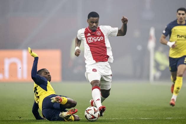 AMSTERDAM - (l-r) Noah Sadiki of Royale Union Saint-Gilloise, Jorrel Hato of Ajax during the Europa League playoff match between Ajax Amsterdam and Union SG at the Johan Cruijff ArenA on Feb. 20, 2025 in Amsterdam, Netherlands. ANP MAURICE VAN STEEN UEFA Europa League 2024 25 League Knockout Play-off Second Leg 2024 25 xVIxANPxSportx xxANPxIVx 520465839 originalFilename: 520465839.jpg