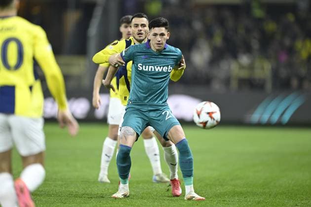 RSC Anderlecht v Fenerbahce - UEFA Europa League ANDERLECHT, BELGIUM - FEBRUARY 20 : Vazquez Luis forward of RSC Anderlecht in action during the UEFA Europa League 2024 25 knockout phase play-off match second leg between RSC Anderlecht and Fenerbahce on February 20, 2025 in Anderlecht, Belgium, 20 02 2025 Anderlecht Belgium  Copyright: xNicoxVereeckenx