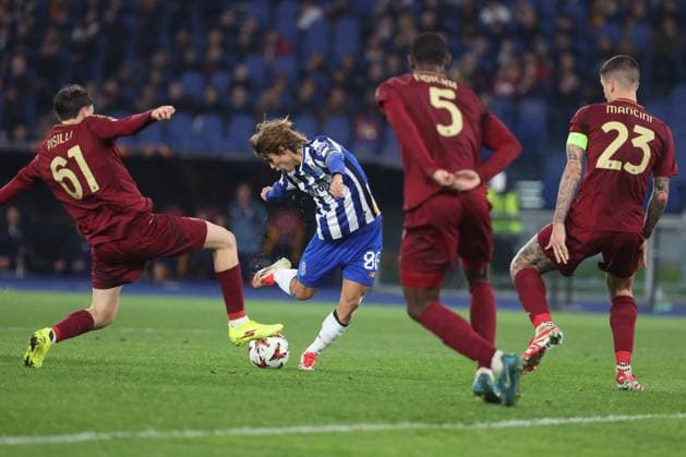 CALCIO - UEFA Europa League - AS Roma vs FC Porto Rome, Italy 20.02.2025 : Niccolo Pisilli of Roma, Rodrigo Mora of Porto seen in action during Uefa Europe League 2024-2025 football match, play-off, AS Roma vs FC Porto at Olympic stadium in Rome. Rome italy Italy  Copyright: xIPAxSport ABACAx