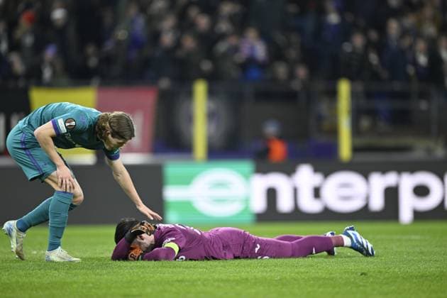 RSC Anderlecht v Fenerbahce - UEFA Europa League ANDERLECHT, BELGIUM - FEBRUARY 20 : Coosemans Colin goalkeeper of RSC Anderlecht injured during the UEFA Europa League 2024 25 knockout phase play-off match second leg between RSC Anderlecht and Fenerbahce on February 20, 2025 in Anderlecht, Belgium, 20 02 2025 Anderlecht Belgium  Copyright: xNicoxVereeckenx