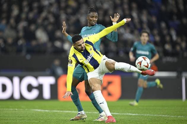 RSC Anderlecht v Fenerbahce - UEFA Europa League ANDERLECHT, BELGIUM - FEBRUARY 20 : N Diaye Moussa defender of RSC Anderlecht and Filip Kostic forward of Fenerbahce in action during the UEFA Europa League 2024 25 knockout phase play-off match second leg between RSC Anderlecht and Fenerbahce on February 20, 2025 in Anderlecht, Belgium, 20 02 2025 Anderlecht Belgium  Copyright: xNicoxVereeckenx
