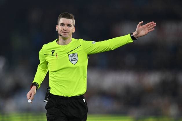 CALCIO - UEFA Europa League - AS Roma vs FC Porto Referee Francois Letexier (FRA) particPhoto by IPA ABACAPRESS.COMtes in the 2024 25 UEFA Europa League knockout play-off second leg match between A.S. Roma and F.C. Porto at Olympic Stadium on February 20, 2025 in Rome, Italy. Rome Italy  Copyright: xIPAxSport ABACAx