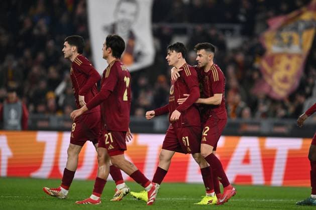 CALCIO - UEFA Europa League - AS Roma vs FC Porto Niccolo Pisilli of A.S. Roma celebrates after scoring the goal to make it 3-1 during the 2024 25 UEFA Europa League knockout play-off second leg match between A.S. Roma and F.C. Porto at Olympic Stadium on February 20, 2025 in Rome, Italy. Rome Italy  Copyright: xIPAxSport ABACAx