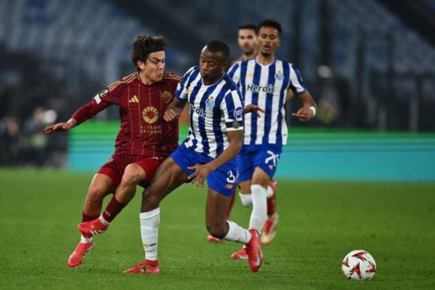 CALCIO - UEFA Europa League - AS Roma vs FC Porto Paulo Dybala of A.S. Roma and Tiago Djalo of F.C. Porto the 2024 25 UEFA Europa League knockout play-off second leg match between A.S. Roma and F.C. Porto at Olympic Stadium on February 20, 2025 in Rome, Italy. Rome Italy  Copyright: xIPAxSport ABACAx