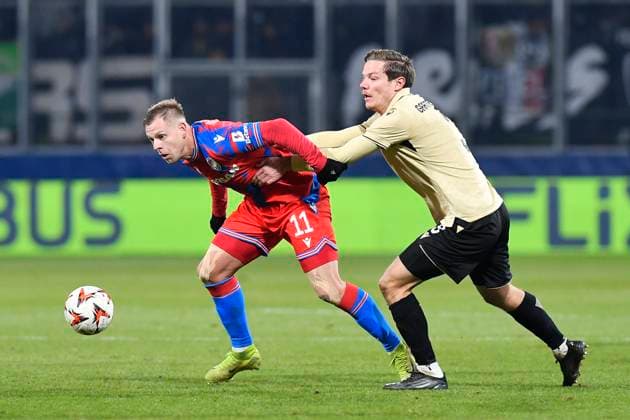 L-R Matej Vydra (Plzen) and Raul Gustavo (Ferencvaros) in action during the UEFA Europa League, 2nd round match: FC Viktoria Plzen vs Ferencvaros Budapest, in Pilsen, Czech Republic, on February 20, 2025. (CTKxPhoto MiroslavxChaloupka) CTKPhotoP2025022009380  CTKPhotoP2025022009380