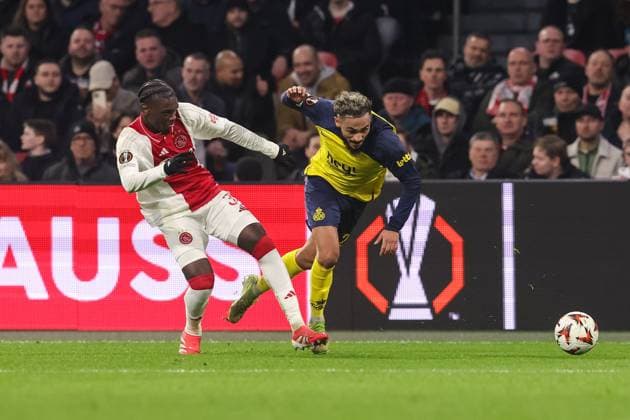 2025-02-20 AFC Ajax v R. Union Saint-Gilloise - UEFA Europa League 2024 25 League Knockout Play-off Second Leg AMSTERDAM, NETHERLANDS - FEBRUARY 20: Jorthy Mokio of AFC Ajax and Sofiane Boufal of R. Union Saint-Gilloise battle for possession during the UEFA Europa League 2024 25 League Knockout Play-off Second Leg match between AFC Ajax and R. Union Saint-Gilloise at Johan Cruijff Arena on February 20, 2025 in Amsterdam, Netherlands. Amsterdam Johan Cruijff Arena Netherlands Content not available for redistribution in The Netherlands directly or indirectly through any third parties. Copyright: xBenxGalx