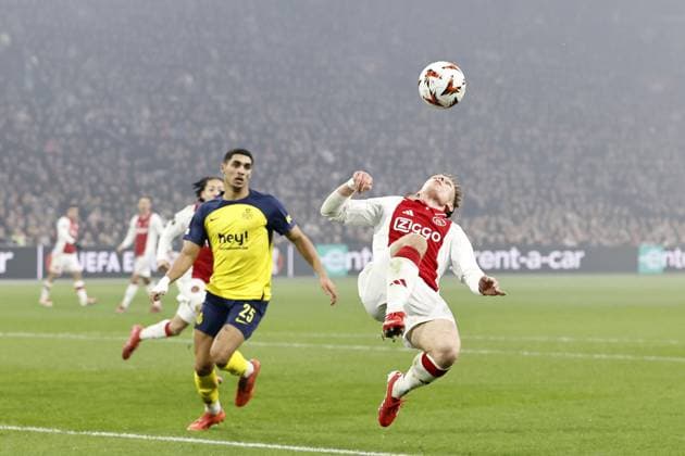 AMSTERDAM - (l-r) Anan Khalaili of Royale Union Saint-Gilloise, Oliver Edvardsen of Ajax during the Europa League playoff match between Ajax Amsterdam and Union SG at the Johan Cruijff ArenA on Feb. 20, 2025 in Amsterdam, Netherlands. ANP MAURICE VAN STEEN UEFA Europa League 2024 25 League Knockout Play-off Second Leg 2024 25 xVIxANPxSportx xxANPxIVx 520471092 originalFilename: 520471092.jpg