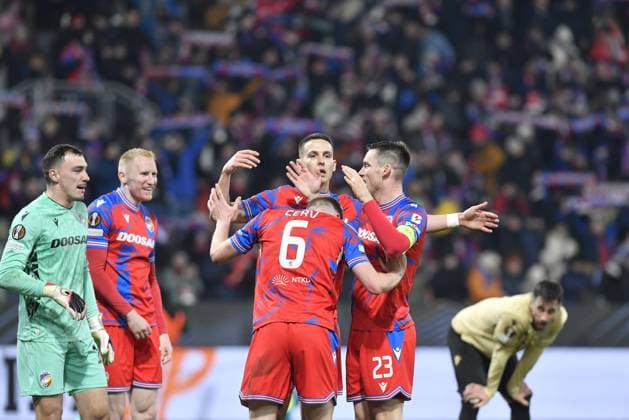 Plzen players celebrate their victory in the UEFA Europa League, 2nd round match: FC Viktoria Plzen vs Ferencvaros Budapest, in Pilsen, Czech Republic, on February 20, 2025. (CTKxPhoto MiroslavxChaloupka) CTKPhotoP2025022009663  CTKPhotoP2025022009663