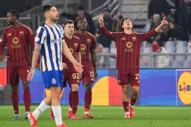 CALCIO - UEFA Europa League - AS Roma vs FC Porto Romaâ??s Paulo Dybala celebrates after scoring the goal 1-1 during the UEFA Europa League 2024-2025 football match between AS Roma vs FC Porto at the Olympic Stadium in Rome on February 20, 2025. Rome Italy  Copyright: xIPAxSport ABACAx