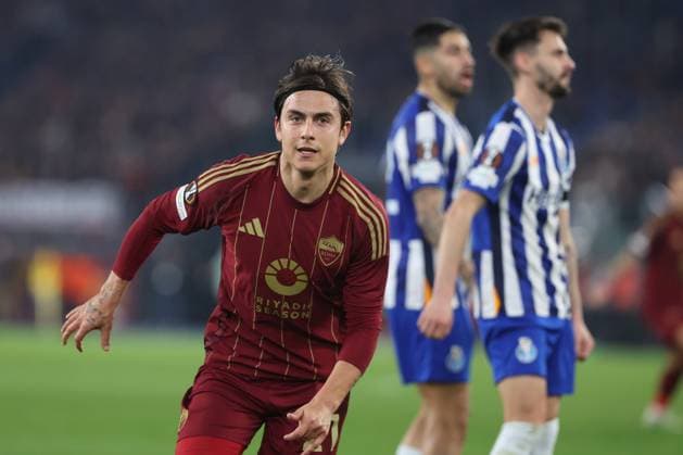 AS Roma Vs FC Porto in Rome, Italy - 20 Feb 2025 Paulo Dybala of Roma seen in action during the Uefa Europe League 2024-2025 football match, play-off between AS Roma and FC Porto at Olympic stadium. Final score Roma 3 : 2 FC Porto Rome Italy Copyright: xMarcoxIacobuccix xSOPAxImagesx miacobucci roma-porto00172