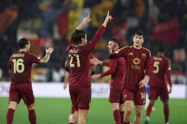 AS Roma Vs FC Porto in Rome, Italy - 20 Feb 2025 Paulo Dybala of Roma celebrates a goal during the Uefa Europe League 2024-2025 football match, play-off between AS Roma and FC Porto at Olympic stadium. Final score Roma 3 : 2 FC Porto Rome Italy Copyright: xMarcoxIacobuccix xSOPAxImagesx miacobucci roma-porto00177