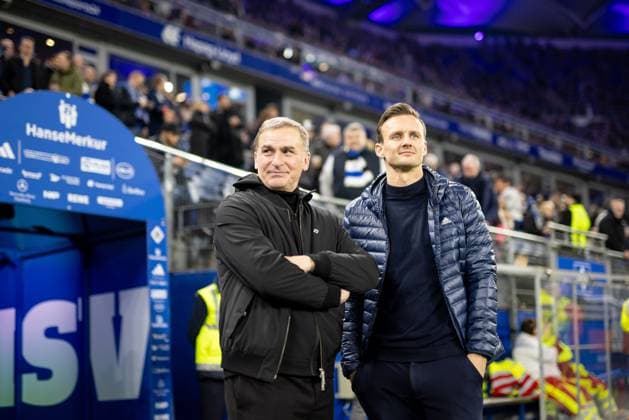 Hamburg, February 21, 2025 Football, 2 Bundesliga 2024 25, Hamburger SV 1 FC Kaiserslautern Stefan Kuntz Hamburger SV, Director of Sport , Claus Costa Hamburger SV, Director of Professional Football DFL REGULATIONS PROHIBIT ANY USE OF PHOTOGRAPHS AS IMAGE SEQUENCES AND OR QUASI VIDEO
