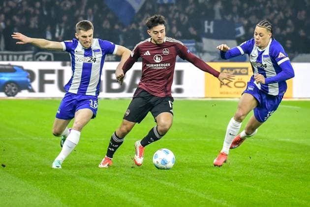 Soccer 2 Bundesliga, Hertha BSC Berlin 1 FC Nuremberg 21 02 2025, xdanx, Soccer 2 Bundesliga, Hertha BSC Berlin 1 FC Nuremberg v l Jonjoe Kenny Hertha BSC 16 ,Jens Castrop 1 FC Nuremberg 17 Derry Scherhant Hertha BSC 39 ,duel, duel, fight, tackle DFL DFB REGULATIONS PROHIBIT ANY USE OF PHOTOGRAPHS as IMAGE SEQUENCES and or QUASI VIDEO Daniel Lakomski Mix1 Berlin Olympiastadion Berlin Germany DEU Copyright: xDanielxLakomskix