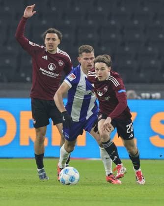 21 02 2025 Soccer Season 2024 2025 2 Soccer Bundesliga 23 Matchday Hertha BSC Berlin HBSC 1 FC Nürnberg FCN Club Sportfoto Zink DaMa xdaxmax DFL regulations prohibit any use of photographs as image sequences and or quasi video only for editorial use Rafael Lubach 18, 1 FC Nürnberg FCN Florian Niederlechner 7, Hertha BSC Berlin Caspar Jander 20, 1 FC Nürnberg FCN