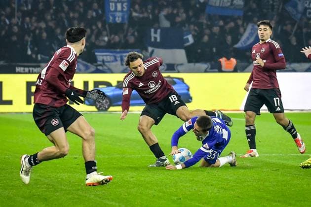 Soccer 2 Bundesliga, Hertha BSC Berlin 1 FC Nürnberg 21 02 2025, xdanx, Soccer 2 Bundesliga, Hertha BSC Berlin 1 FC Nürnberg v l Rafael Lubach 1 FC Nuernberg 18 Michal Karbownik Hertha BSC 33 ,Zweikampf, Duell, Kampf, tackle DFL DFB REGULATIONS PROHIBIT ANY USE OF PHOTOGRAPHS as IMAGE SEQUENCES and or QUASI VIDEO Daniel Lakomski Mix1 Berlin Olympiastadion Berlin Germany DEU Copyright: xDanielxLakomskix