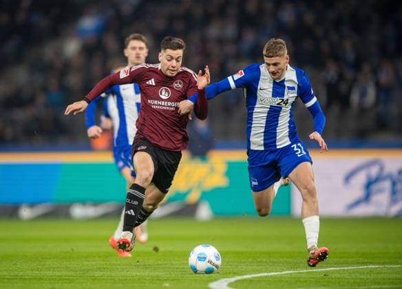 Soccer, Men, Season 2024 2025, 2 Bundesliga 23 Matchday , Hertha BSC 1 FC Nürnberg, v l Stefanos Tzimas Nürnberg , Marton Dardai Hertha BSC , 21 02 2025, Copyright: xSebastianxRäppold MatthiasxKochx
