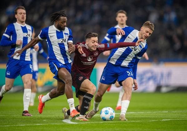 Soccer, Men, Season 2024 2025, 2 Bundesliga 23 Matchday , Hertha BSC 1 FC Nürnberg, v l Deyovaisio Zeefuik Hertha BSC , Stefanos Tzimas Nürnberg , Marton Dardai Hertha BSC , 21 02 2025, Copyright: xSebastianxRäppold MatthiasxKochx