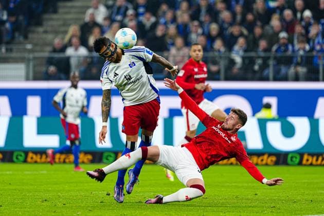 Goal shot Goal chance by header Davie Selke Hamburger SV, 27 GER, Hamburger SV vs 1 FC Kaiserslautern, Football, 2 Bundesliga, Matchday 23, Season 2024 2025, 21 02 2025 DFL REGULATIONS PROHIBIT ANY USE OF PHOTOGRAPHS AS IMAGE SEQUENCES AND OR QUASI VIDEO GER, Hamburger SV vs 1 FC Kaiserslautern, Football, 2 Bundesliga, Matchday 23, Season 2024 2025, 21 02 2025 Hamburg Copyright: xEibner-Pressefoto MarcelxvonxFehrnx EP_MFN