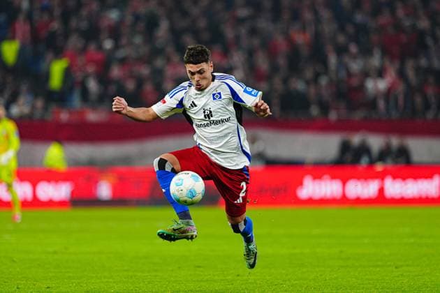 William Mikelbrencis Hamburger SV, 02 GER, Hamburger SV vs 1 FC Kaiserslautern, Football, 2 Bundesliga, Matchday 23, Season 2024 2025, 21 02 2025 DFL REGULATIONS PROHIBIT ANY USE OF PHOTOGRAPHS AS IMAGE SEQUENCES AND OR QUASI VIDEO GER, Hamburger SV vs 1 FC Kaiserslautern, Football, 2 Bundesliga, Matchday 23, Season 2024 2025, 21 02 2025 Hamburg Copyright: xEibner-Pressefoto MarcelxvonxFehrnx EP_MFN