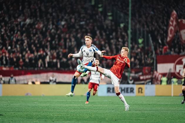 Soccer Men Season 2024 2025 2 Soccer Bundesliga 23 Matchday Hamburger SV vs 1 FC Kaiserslautern 21 02 2025 v l Adam Karabec 17, HSV vs Tim Breithaupt 16, 1 FC Kaiserslautern Hamburg Volksparkstadion Hamburg Germany