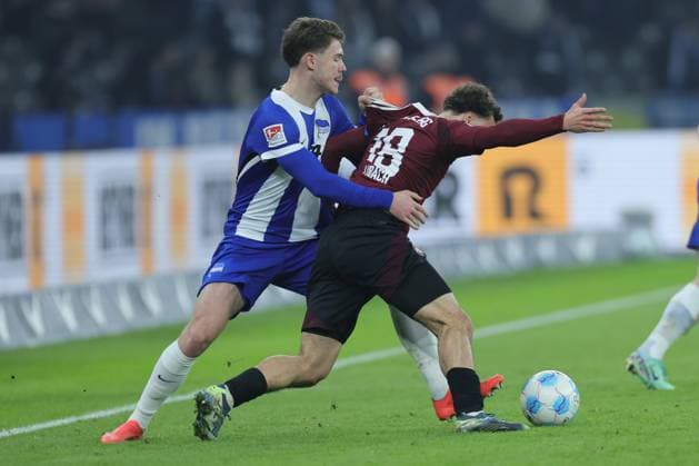 2 Soccer Bundesliga Hertha BSC 1 FC Nuremberg Rafael Lubach Nuremberg 18 in a duel with Linus Gechter Hertha BSC Berlin 44 , during the match in the 2 Soccer Bundesliga Hertha BSC 1 FC Nuremberg in Berlin, Olympiastadion, on 21 02 2025 DFB regulations prohibit any use of photographs as image sequences and or quasi video Copyright: xBEAUTIFULxSPORTS Frankex