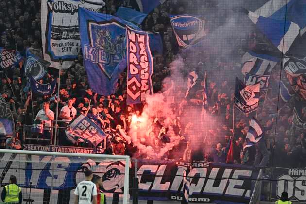 GER 2 FBL,, Hamburger SV vs 1 FC Kaiserslautern 21 02 2025, Volksparkstadion, Hamburg, GER 2 FBL, Hamburger SV vs 1 FC Kaiserslautern in the picture feature the HSV fans sending pyrotechnics nordphotoxGmbH xWitke nph00002