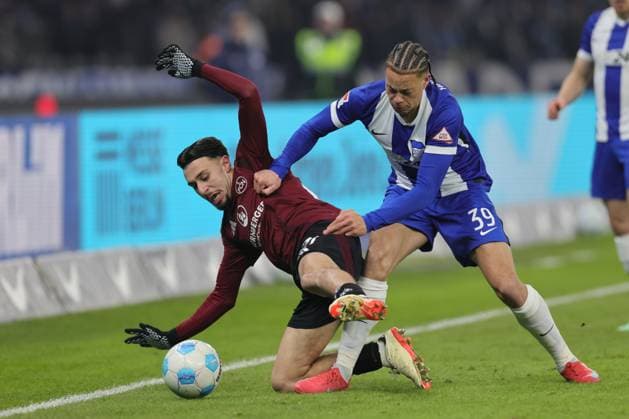 2 Soccer Bundesliga Hertha BSC 1 FC Nuremberg Berkay Y lmaz Nuremberg 21 izm Derry Scherhant Hertha BSC Berlin 39 , during the match in the 2 Soccer Bundesliga Hertha BSC 1 FC Nuremberg in Berlin, Olympiastadion, on 21 02 2025 DFB regulations prohibit any use of photographs as image sequences and or quasi video Copyright: xBEAUTIFULxSPORTS Frankex