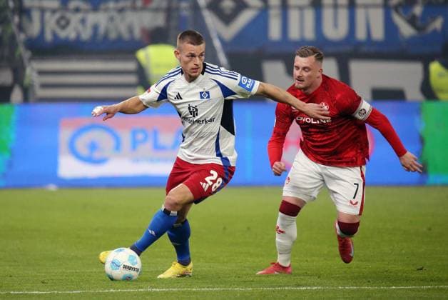 21 02 2025, xmohx, Soccer 2 Bundesliga, Hamburger SV 1 FC Kaiserslautern v l Miro Muheim Hamburger SV , Marlon Ritter 1 FC Kaiserslautern DFL DFB REGULATIONS PROHIBIT ANY USE OF PHOTOGRAPHS as IMAGE SEQUENCES and or QUASI VIDEO Hamburg