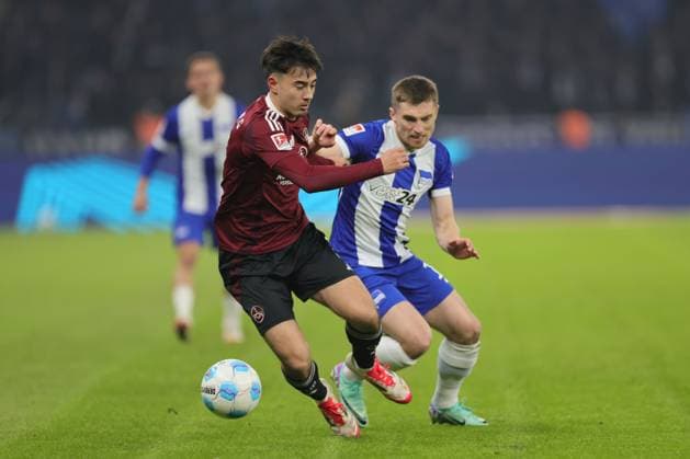 2 Soccer Bundesliga Hertha BSC 1 FC Nuremberg Jens Castrop Nuremberg 17 in a duel with Jonjoe Kenny Hertha BSC Berlin 16 during the match in the 2 Soccer Bundesliga Hertha BSC 1 FC Nuremberg in Berlin, Olympiastadion, on 21 02 2025 DFB regulations prohibit any use of photographs as image sequences and or quasi video Copyright: xBEAUTIFULxSPORTS Frankex