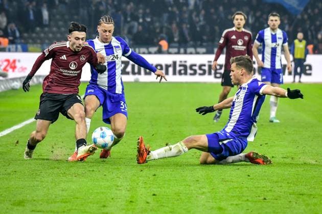 Soccer 2 Bundesliga, Hertha BSC Berlin 1 FC Nürnberg 21 02 2025, xdanx, Soccer 2 Bundesliga, Hertha BSC Berlin 1 FC Nürnberg v l 21m Derry Scherhant Hertha BSC 39 ,Florian Niederlechner Hertha BSC 7 ,Zweikampf, Duell, Kampf, tackle DFL DFB REGULATIONS PROHIBIT ANY USE OF PHOTOGRAPHS as IMAGE SEQUENCES and or QUASI VIDEO Daniel Lakomski Mix1 Berlin Olympiastadion Berlin Germany DEU Copyright: xDanielxLakomskix