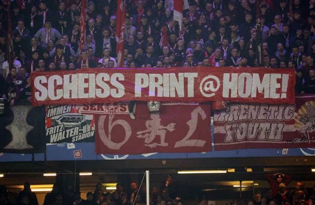 21 02 2025, xmohx, Soccer 2 Bundesliga, Hamburger SV 1 FC Kaiserslautern v l Poster Scheiss Print a home DFL DFB REGULATIONS PROHIBIT ANY USE OF PHOTOGRAPHS as IMAGE SEQUENCES and or QUASI VIDEO Hamburg