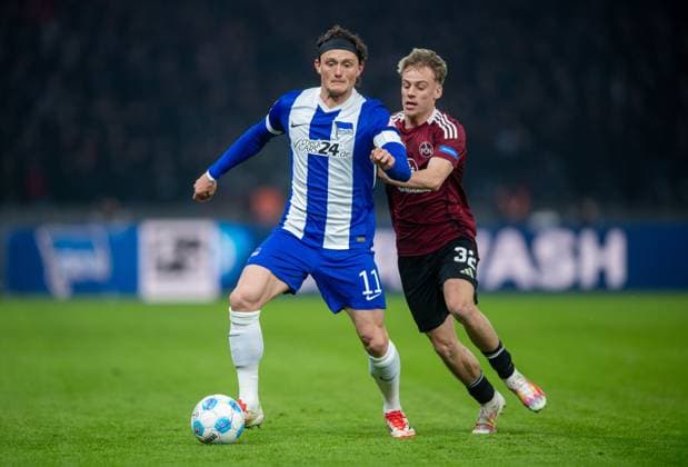 Soccer, Men, Season 2024 2025, 2 Bundesliga 23 Matchday , Hertha BSC 1 FC Nürnberg, v l Fabian Reese Hertha BSC , Tim Janisch Nürnberg , 21 02 2025, Copyright: xSebastianxRäppold MatthiasxKochx