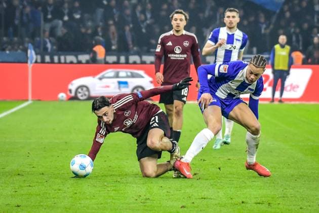 Soccer 2 Bundesliga, Hertha BSC Berlin 1 FC Nuremberg 21 02 2025, xdanx, Soccer 2 Bundesliga, Hertha BSC Berlin 1 FC Nuremberg v l Berkay YÄ±lmaz 1 FC Nuremberg 21 Derry Scherhant Hertha BSC 39 ,duel, duel, fight, tackle DFL DFB REGULATIONS PROHIBIT ANY USE OF PHOTOGRAPHS as IMAGE SEQUENCES and or QUASI VIDEO Daniel Lakomski Mix1 Berlin Olympiastadion Berlin Germany DEU Copyright: xDanielxLakomskix