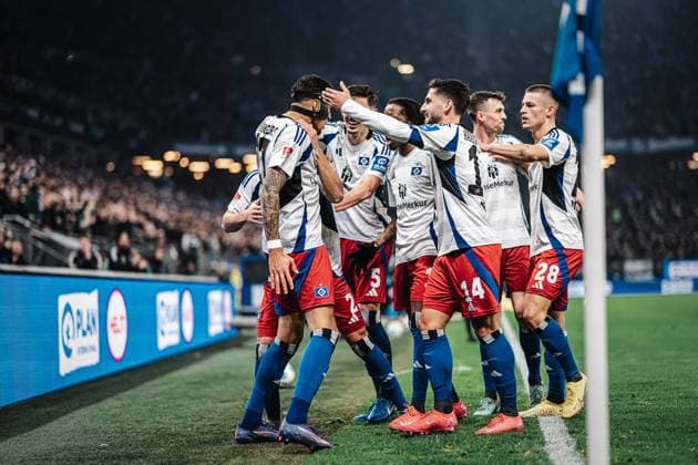 Soccer Men Season 2024 2025 2 Soccer Bundesliga 23 Matchday Hamburger SV vs 1 FC Kaiserslautern 21 02 2025 Davie Selke 27, HSV scores the first goal of the match and cheers with the team Hamburg Volksparkstadion Hamburg Germany