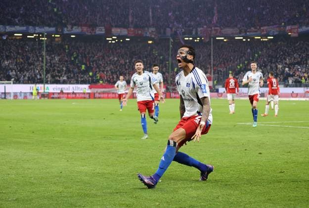 21 02 2025, xmohx, Fußball 2 Bundesliga, Hamburger SV 1 FC Kaiserslautern v l Davie Selke Hamburger SV celebrate the goal, Der Torjubel zum 1 0 DFL DFB REGULATIONS PROHIBIT ANY USE OF PHOTOGRAPHS as IMAGE SEQUENCES and or QUASI VIDEO Hamburg
