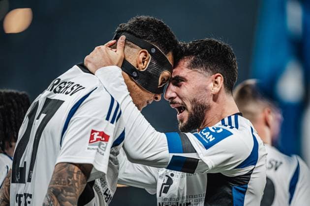 Soccer Men Season 2024 2025 2 Soccer Bundesliga 23 Matchday Hamburger SV vs 1 FC Kaiserslautern 21 02 2025 f l Jonas Meffert 23, HSV and Ludovit Reis 14, HSV cheer after the goal Hamburg Volksparkstadion Hamburg Germany