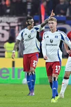 GER 2 FBL,, Hamburger SV vs 1 FC Kaiserslautern 21 02 2025, Volksparkstadion, Hamburg, GER 2 FBL, Hamburger SV vs 1 FC Kaiserslautern in picture Davie Selke Hamburg 27 shoots the goal to 1 0 for Hamburg and cheers nordphotoxGmbH xWitke nph00002