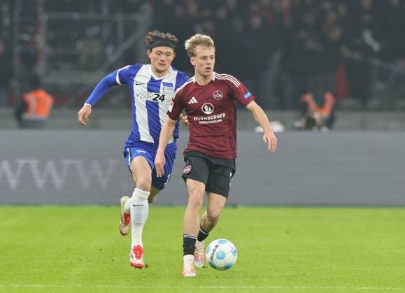 21 02 2025 Soccer Season 2024 2025 2 Soccer Bundesliga 23 Matchday Hertha BSC Berlin HBSC 1 FC Nürnberg FCN Club Sportfoto Zink DaMa xdaxmax DFL regulations prohibit any use of photographs as image sequences and or quasi video only for editorial use Fabian Reese 11, Hertha BSC Berlin Tim Janisch 32, 1 FC Nürnberg FCN