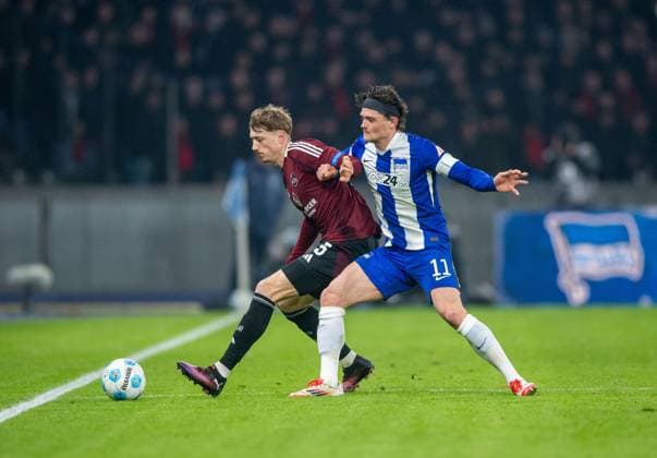 Soccer, Men, Season 2024 2025, 2 Bundesliga 23 Matchday , Hertha BSC 1 FC Nürnberg, v l Tim Drexler Nürnberg , Fabian Reese Hertha BSC , 21 02 2025, Copyright: xSebastianxRäppold MatthiasxKochx