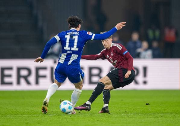 Soccer, Men, Season 2024 2025, 2 Bundesliga 23 Matchday , Hertha BSC 1 FC Nürnberg, v l Fabian Reese Hertha BSC , Tim Drexler Nürnberg , 21 02 2025, Copyright: xSebastianxRäppold MatthiasxKochx